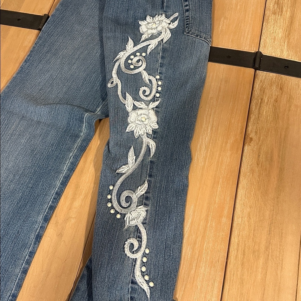 Vintage Boston Proper size 4 Blue Flare Jeans with White Embroidery Sequins - Picture 4 of 7